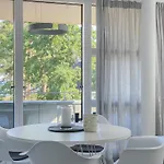Sea View Apartment *