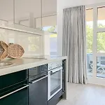 Sea View Apartment *