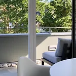 Sea View Apartment *